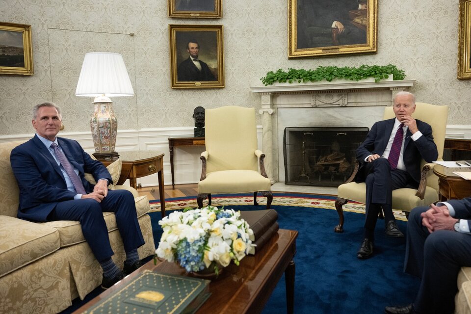 El presidente Joe Biden se reunirá este lunes con Kevin McCarthy, líder de la Cámara de Representantes.  (Fuente: AFP)