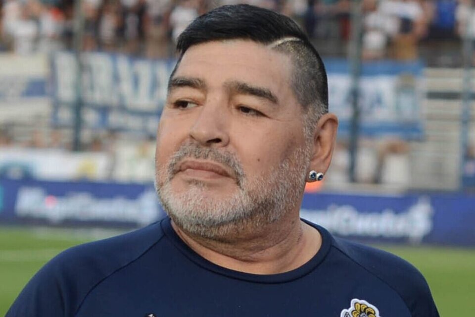Los posteos tras el hackeo de la cuenta de Facebook de Diego Maradona. 