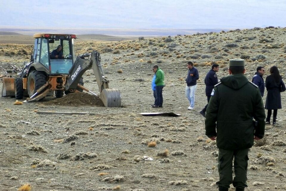 Guiilermo Marijuan al frente de las excavadoras que buscaban un tesoro enterrado en el sur. (Fuente: Archivo Dyn)
