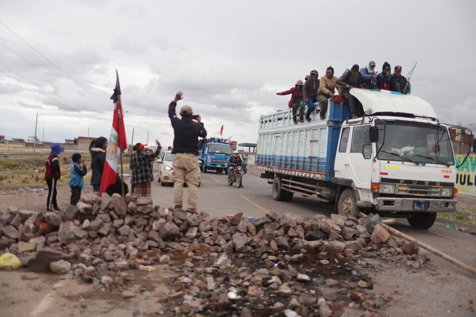 Corte de ruta en la carretera a Puno durante las protestas de febrero. (Fuente: NA)