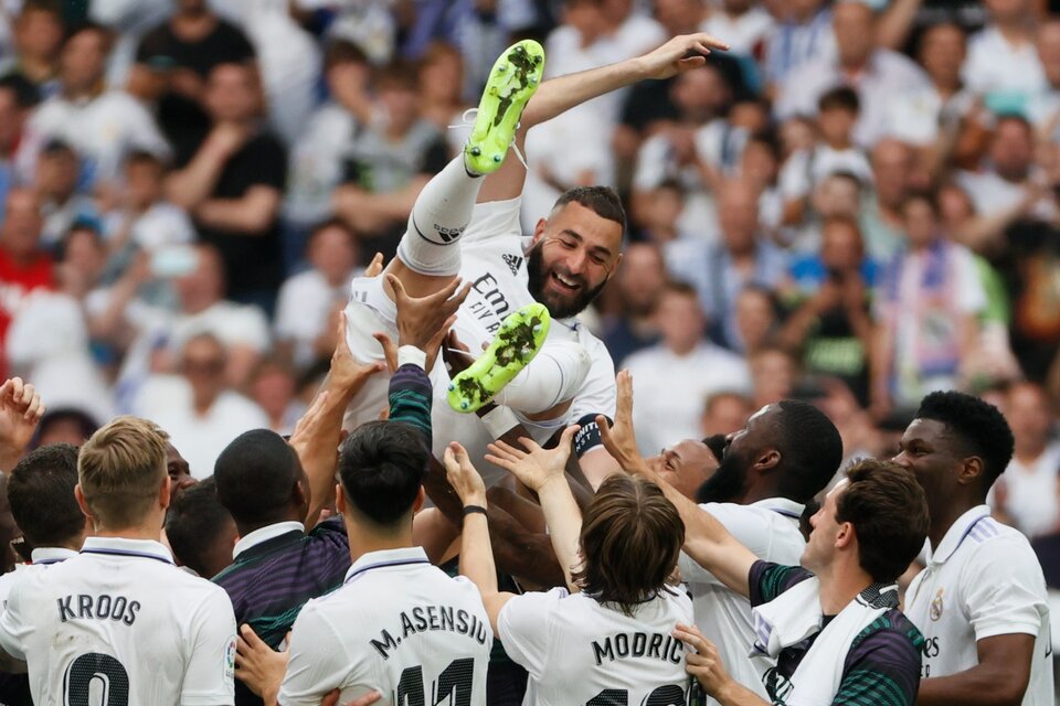 Karim Benzema puso fin a su épico ciclo con el Real Madrid (Fuente: EFE)