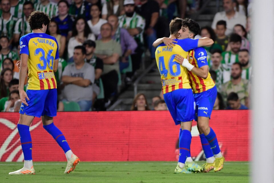 Valencia empató con Betis y cerró una temporada olvidable con la permanencia (Fuente: AFP)