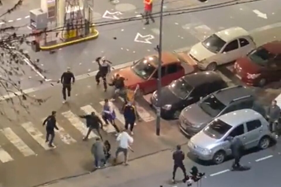 Batalla campan entre hinchas de Boca y Colo Colo (Foto: captura de video)
