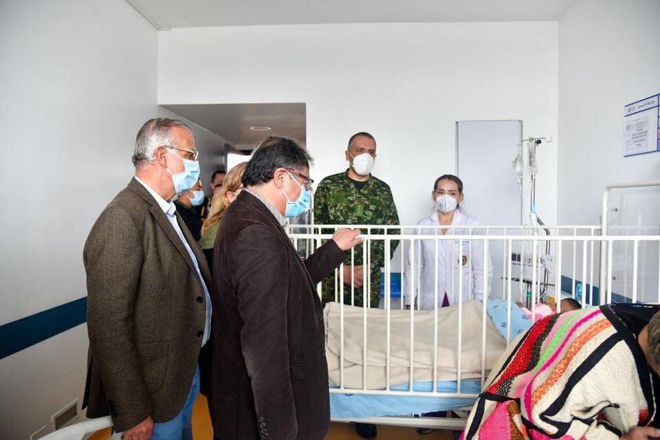 El presidente Gustavo Petro visitó a los menores hospitalizados (Foto: Twitter @petrogustavo).