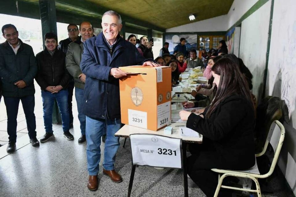 El peronista Osvaldo Jaldo es favorito para ganar la gobernación de Tucumán. (Fuente: NA)