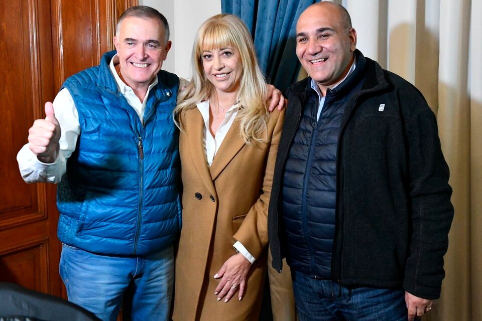 Rossana Chahla junto a Osvaldo Jaldo y Juan Manzur