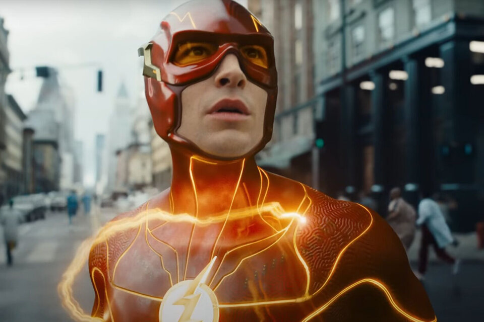 Flash tiene que dejar su trabajo en la Liga de la Justicia. 