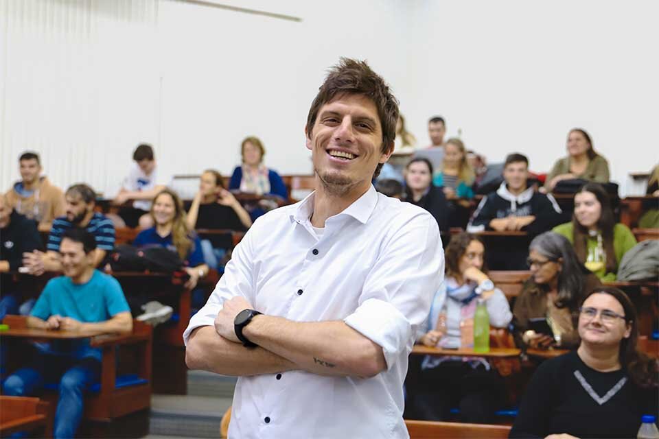 Milanesio expuso en la Facultad de Ciencias Exactas e Ingeniería de la UNR. (Fuente: Camila Casero)