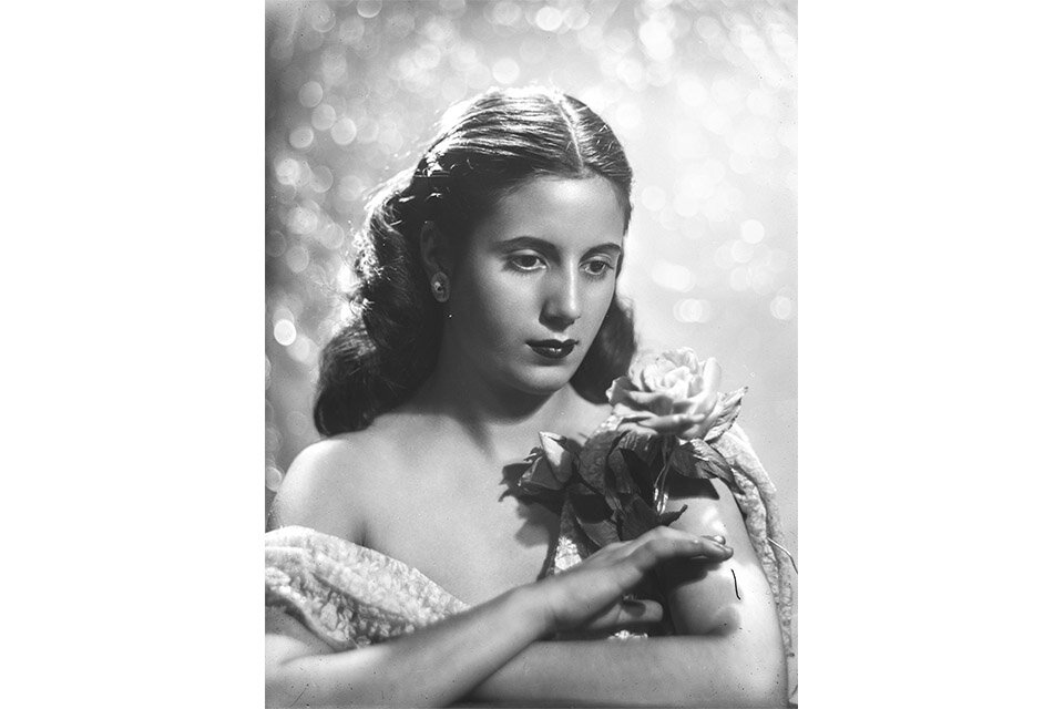 Evita retratada por Sivul Wilenski, una de las imágenes del libro.