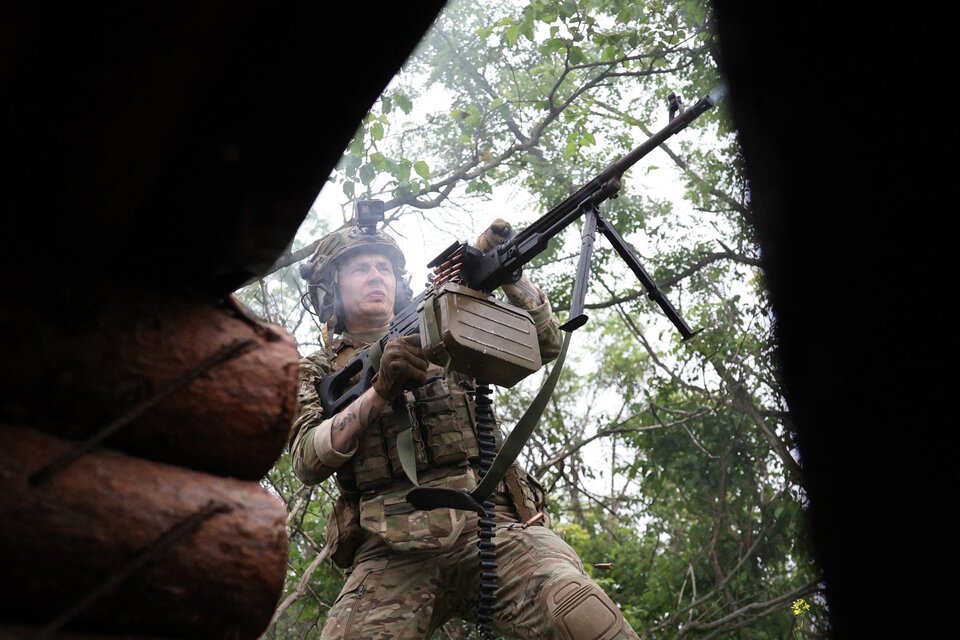 Un soldado ucraniano cerca de Bajmut. (Fuente: AFP)