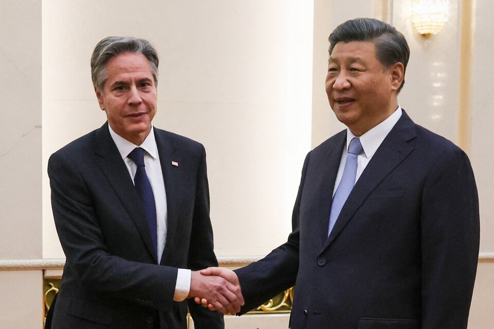Antony Blinken y Xi Jinping reunidos en el Gran Palacio del Pueblo.   (Fuente: AFP)