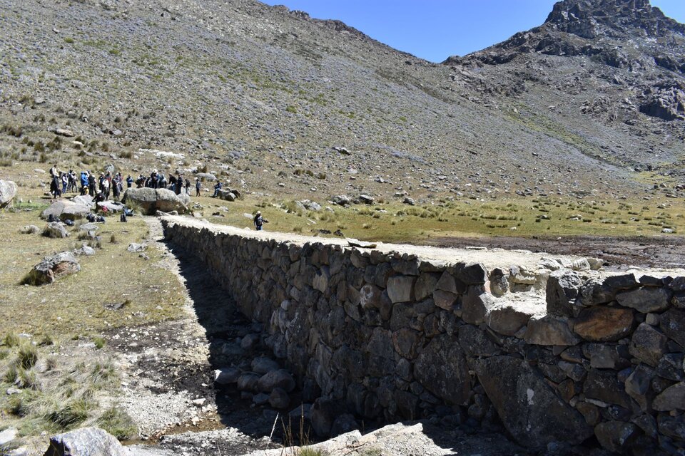 La represa prehispánica Ricococha Alta abastecerá de agua a los pueblos y beneficiará las actividades agropecuarias locales. (Fuente: Télam)