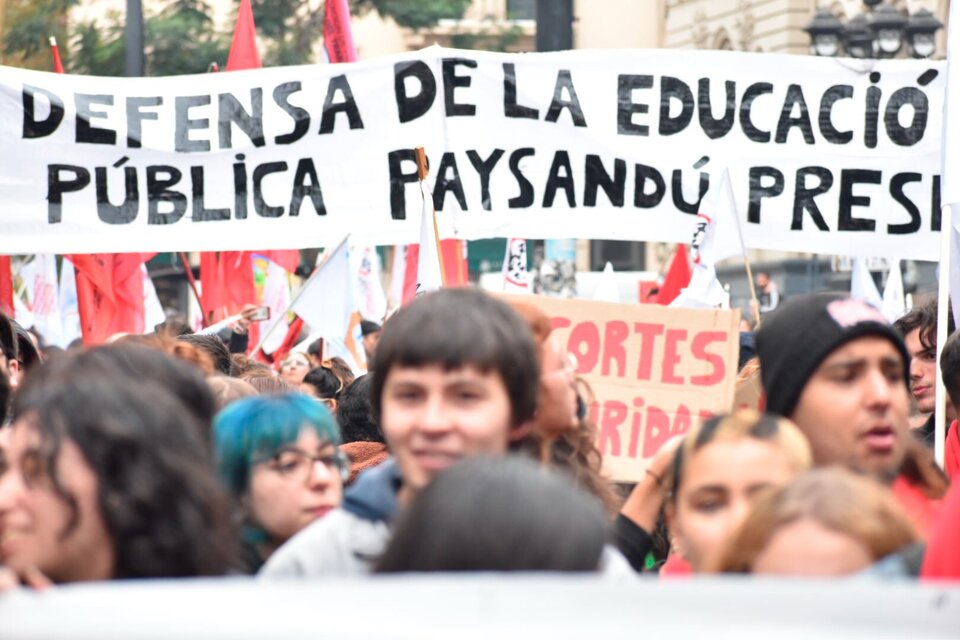El paro movilizó a miles de docentes y estudiantes. (Fuente: @Fenapes-Uruguay)