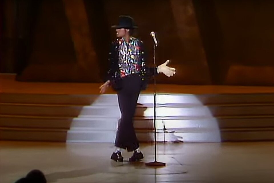 Michael Jackson cantando Billie Jean en el 25º aniversario del sello discográfico Motown