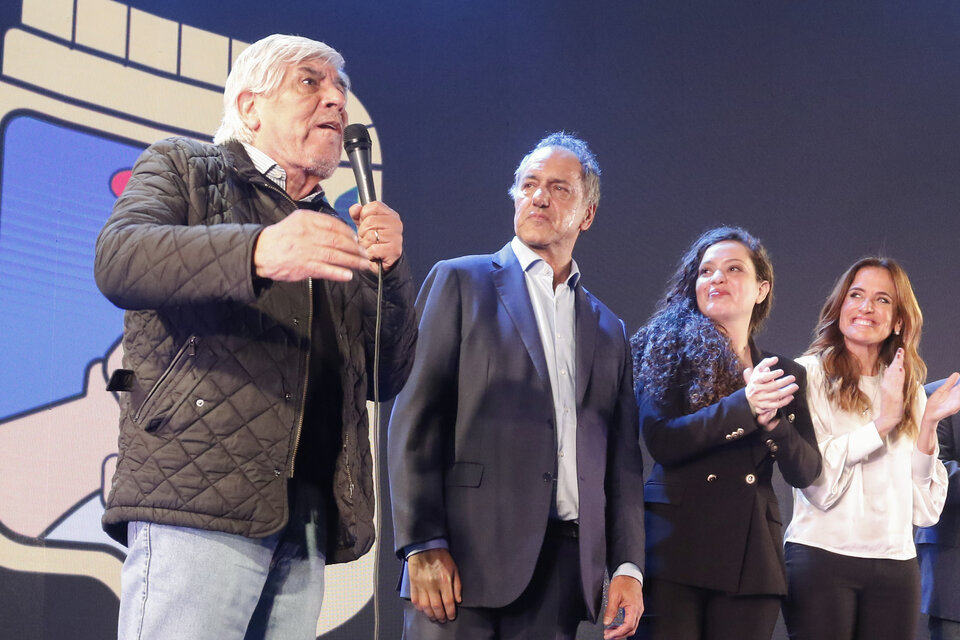 Hugo Moyano, Daniel Scioli, Mayra Arena y Victoria Tolosa Paz.  (Fuente: Leandro Teysseire)