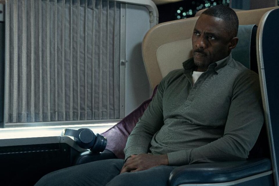 Idris Elba encarna a un hombre común en una situación extraordinaria.