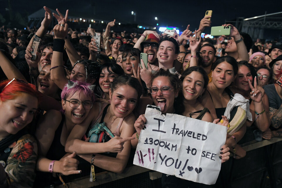 Fans de las distintas bandas disfrutan del Festival Lollapalooza Argentina 2023, que se lleva a cabo en el Hipódromo de san Isidro. (Fuente: Télam)