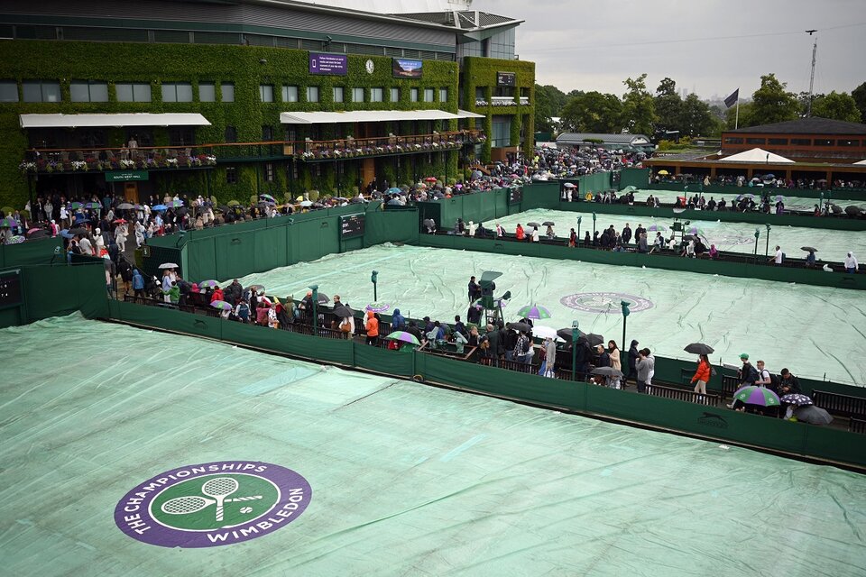 Las lonas al rescate en las canchas externas de Wimbledon (Fuente: AFP)