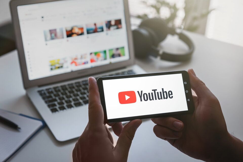 Para alentar a los usuarios a disfrutar de la aplicación sin bloqueadores de anuncios, YouTube sugiere la opción de suscribirse a la versión Premium (Fuente: iStock)
