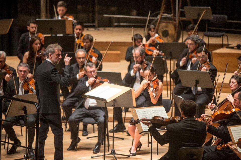 "Tuve oportunidad de dirigir gran parte de las orquestas del país, y la Sinfónica Nacional se destaca por su amor propio”, dice Fontana. 