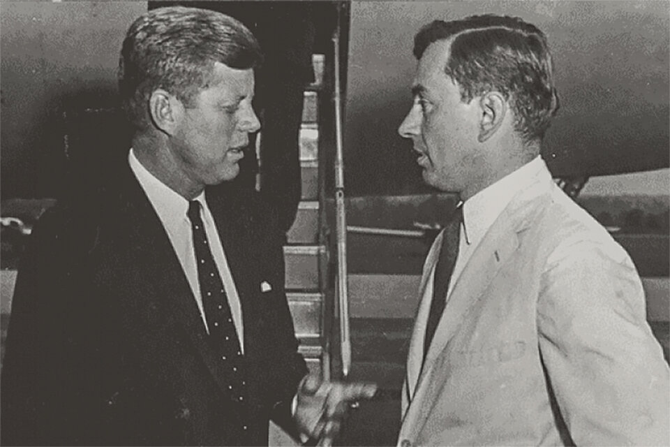 John Kennedy junto a Gore Vidal.