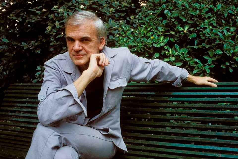 Kundera murió en París, la ciudad donde se exilió en 1975. 