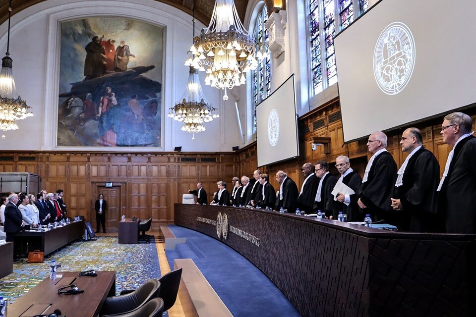 Representantes de Colombia esperan el fallo del tribunal de La Haya. (Fuente: AFP)