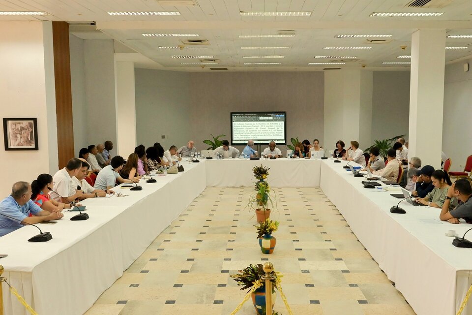 Representantes del gobierno y de la guerrilla negocian en La Habana. (Fuente: Twitter-ELN)