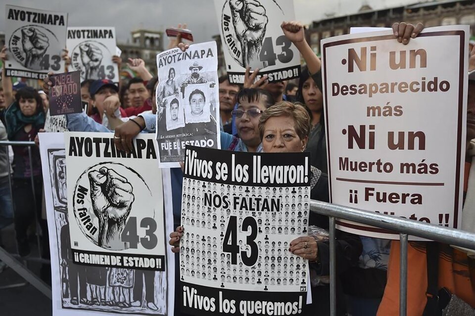 Familiares de 43 estudiantes desaparecidos reclaman justicia. (Fuente: AFP)