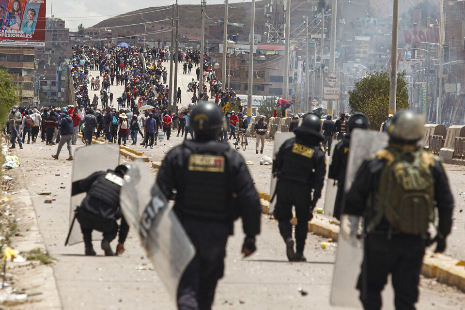 Militares y policías revisarán a los pasajeros en las rutas de Perú (Fuente: AFP)