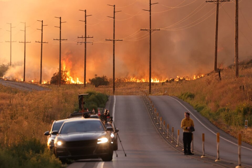 Incendio en Moreno Valley del condado de Riverside, California, Estados Unidos, por la ola de calor extrema de esta semana. (Fuente: AFP)
