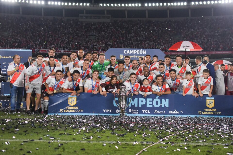 En 2021, River salió campeón y el mismo día le entregaron el título (Foto: Liga Profesional de Fútbol).