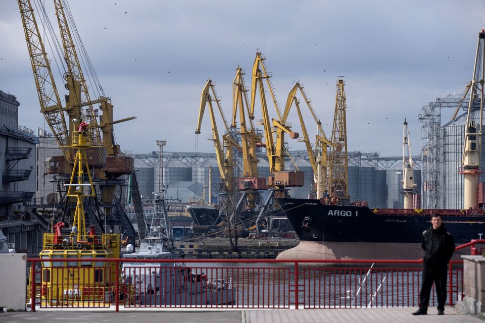 Desde el puerto de Odesa los barcos ucranianos zarpan son problema. (Fuente: AFP)