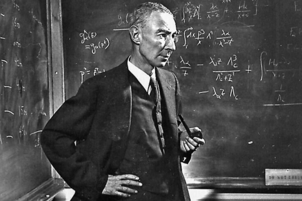 Julius Robert Oppenheimer (1904-1967). 