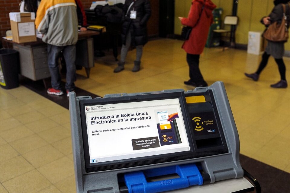 Polémica por el voto electrónico en CABA: "Estos sistemas son una caja negra"