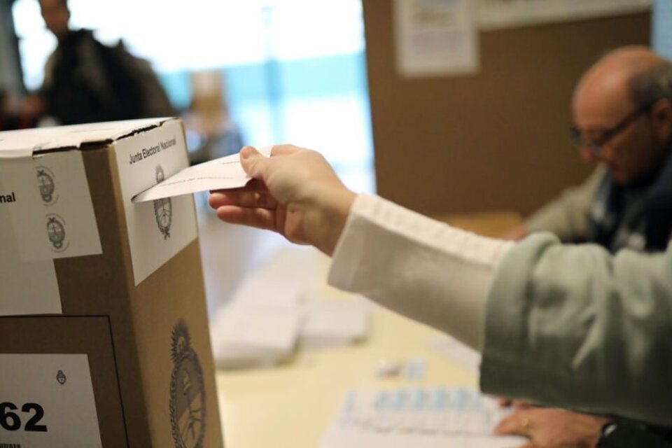 Las elecciones PASO, que se celebran el 13 de agosto, son un método de selección de candidaturas para cargos públicos electivos a nivel nacional en Argentina.  (Fuente: NA)