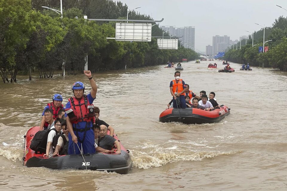 La lluvia torrencial provocó inundaciones, deslizamientos de tierra y el desbordamiento de varios ríos (Fuente: AFP)
