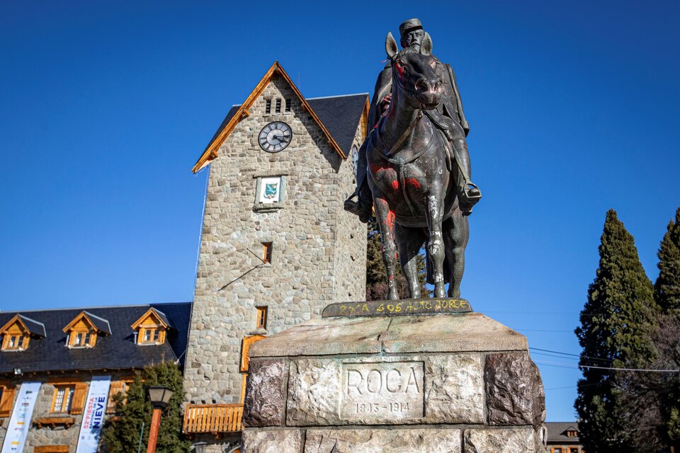 El traslado del monumento forma parte de un proyecto de puesta en valor impulsado por el intendente Gustavo Gennuso (Fuente: Télam)