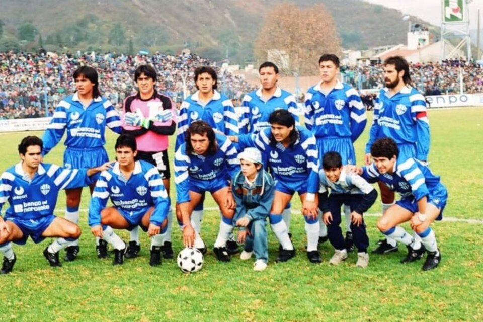 Equipo campeón 1993. Castellanos (tercero, arriba de derecho a izquierda). (Fuente: Mono Vallejo)