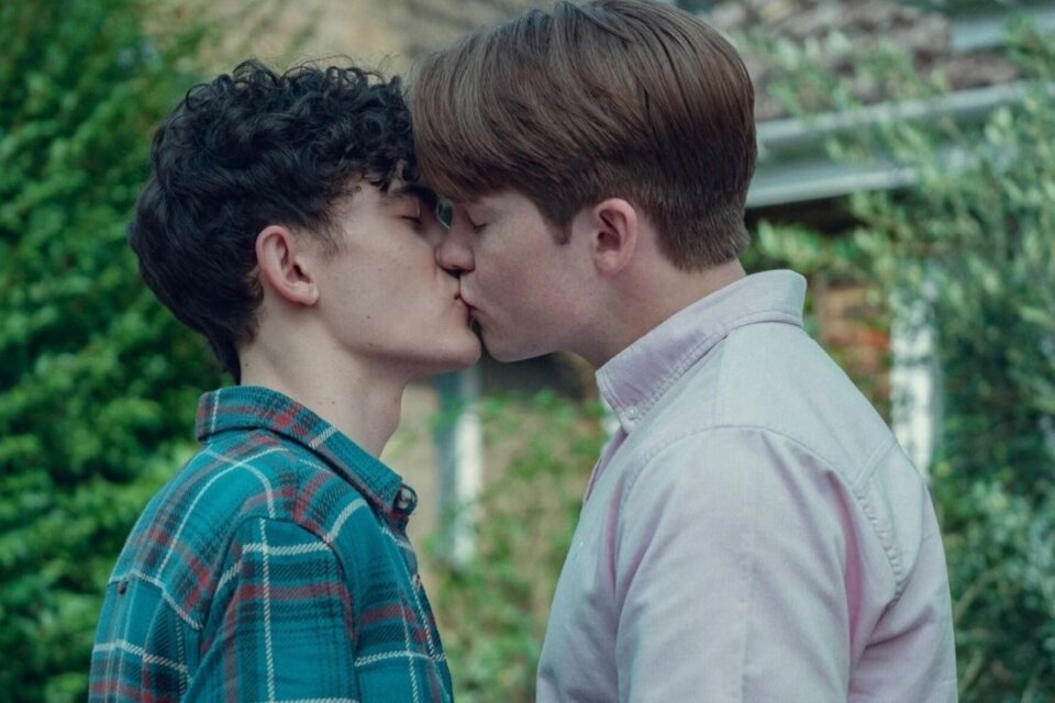 Nick y Charlie, son novios e inseparables. Nick explora su orientación sexual; Charlie sufre el bullying homofóbico. Imagen:Netflix