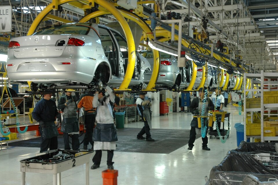 Mejora la producción y exportación de autos  (Fuente: AFP)
