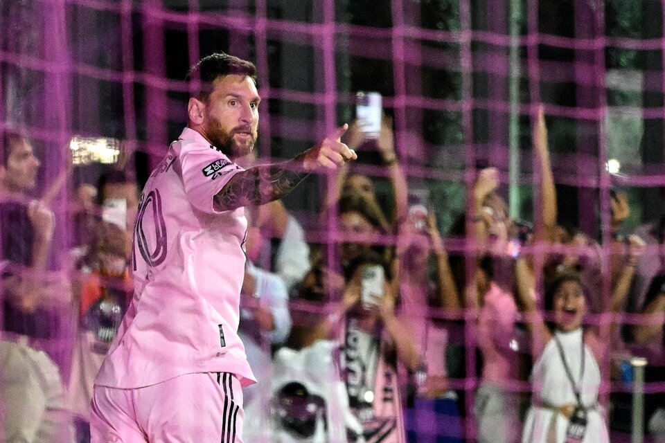 Messi lleva cinco goles entre tres partidos con la camiseta rosa del Inter Miami (Fuente: AFP)