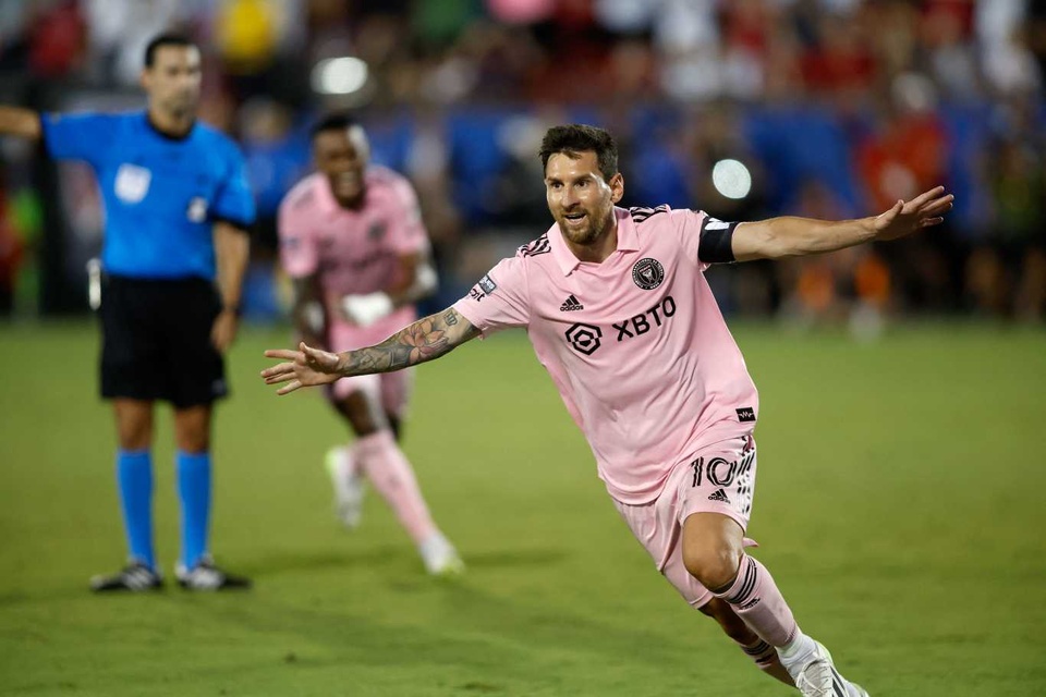 Messi festeja su primer gol frente al Dallas.