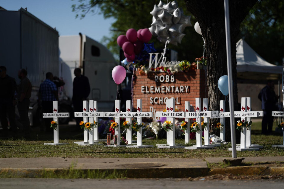 El 24 de mayo de 2022, Salvador Ramos asesinó a 19 niños y dos profesoras durante un ataque armando en la primaria Robb (Fuente: AFP)