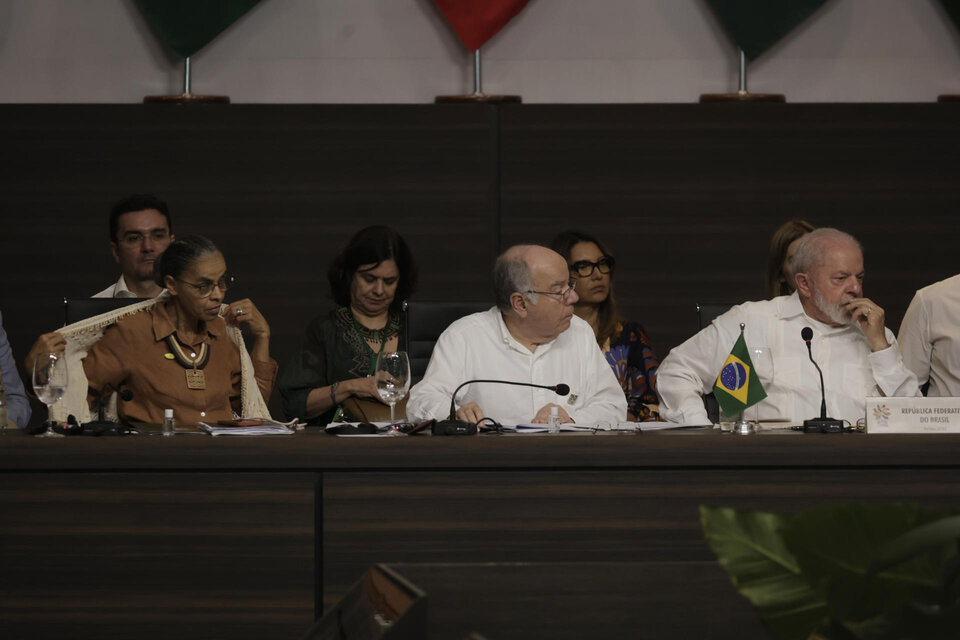  La ministra de Medio Ambiente de Brasil, Marina Silva, el ministro de Exteriores, Mauro Silva, y el presidente de Brasil, Luiz Inácio Lula da Silva. (Fuente: EFE)