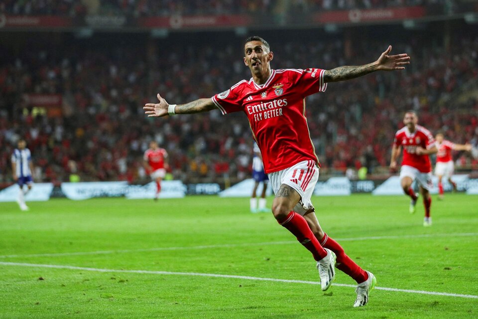 Di María festeja su gol, que fue el 1 a 0 a favopr del Benfica. Siete minutos más tarde, Petar Musa, puso el 2 a 0 final. (Fuente: AFP)
