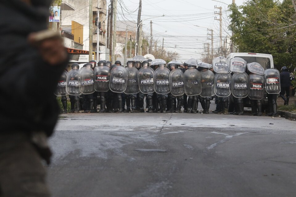 La Policía, el miércoles en Lanús (Fuente: Leandro Teysseire)