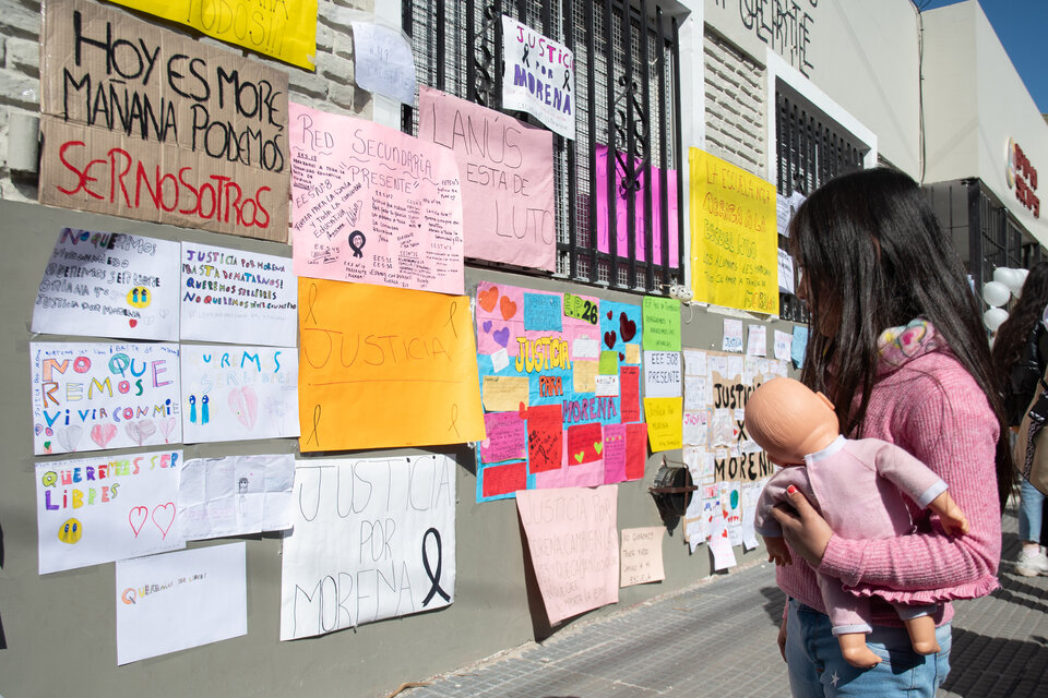 Lanús: abrazo a la escuela de Morena y marcha al municipio (Fuente: Télam)