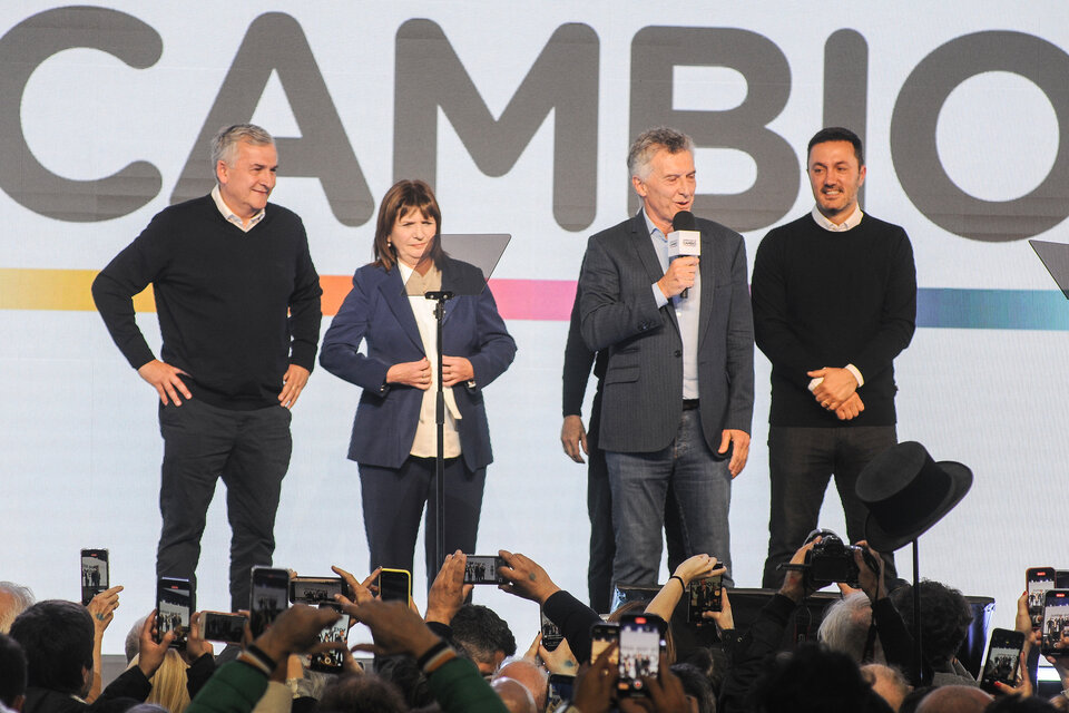 Gerardo Morales, Patricia Bullrich, Mauricio Macri y Luis Petri (detrás, eclipsado, Horacio Rodríguez Larreta). (Fuente: Guadalupe Lombardo)