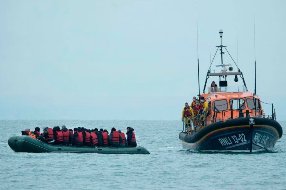 Reino Unido: Sunak reafirmó su deseo de frenar los cruces de migrantes (Fuente: AFP)